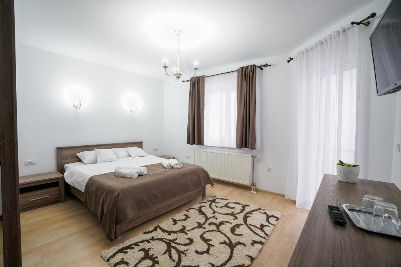 Casa Alessias Hotel Vişeu de Sus Екстериор снимка